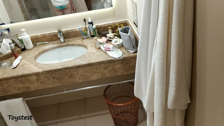 Toystest: Une femme mariée fidèle devient sexwife