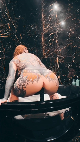 Alexandra Wildd: Bu sevgilimin üzerinde zıplıyor nasıl görünüyorum?