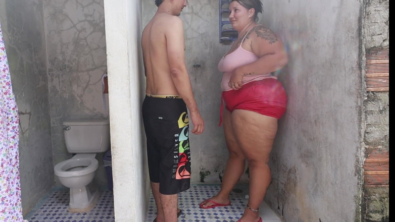 Lexly_16: Scopata inaspettata con molto latte sulle tette ami vicina arrapata