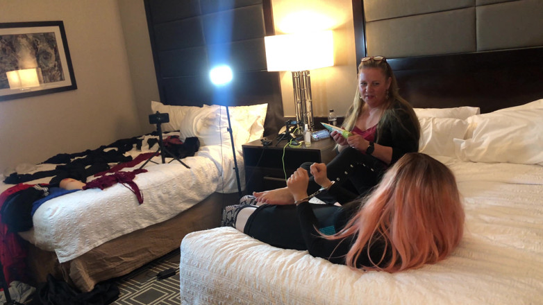 Sissy Bailey Wilde: Femminizzata dal compagno di stanza come disciplina