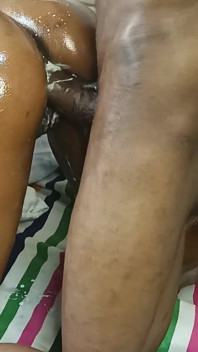 Aku ngentot ibu tiriku dan dia nggak bisa menolak kontol besarku