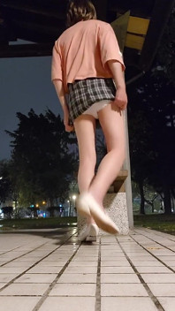 Venkovní masturbace mi zrychlová srdce.