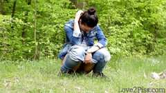 Love 2 Piss: 道路脇や他の多くの場所でおしっこ - コンパイル