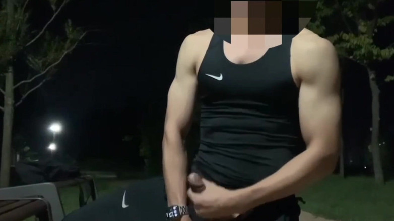 Louswee: Gairah Di Tengah Gelap