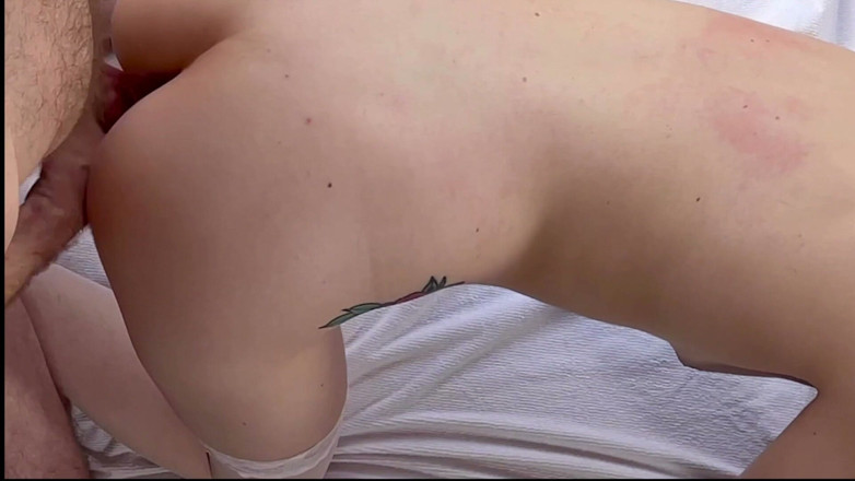 DeviantStud: Une modèle décide de baiser une photographe dans ses bas...