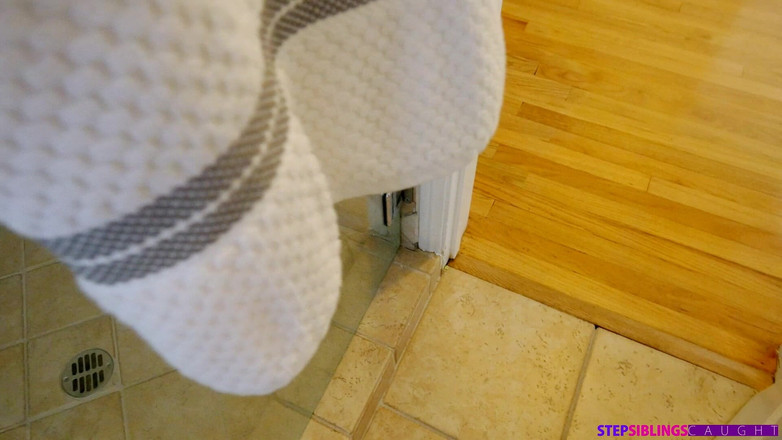 StepSiblings Caught: Le sorelle aiutano la mano - s7:e4