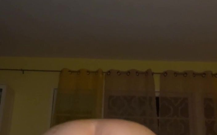 VibeWithMommy: Můj domácí kus a já sestupuji a sexay v obývacím...