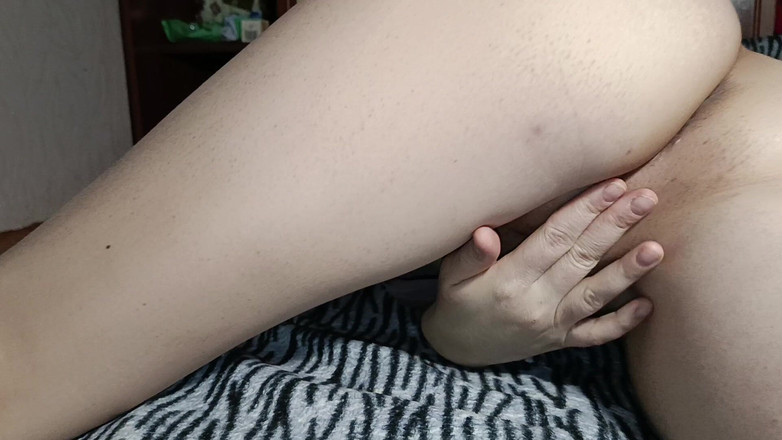 OniSoi: 韓国人女性が指で膣に入ってハイになる