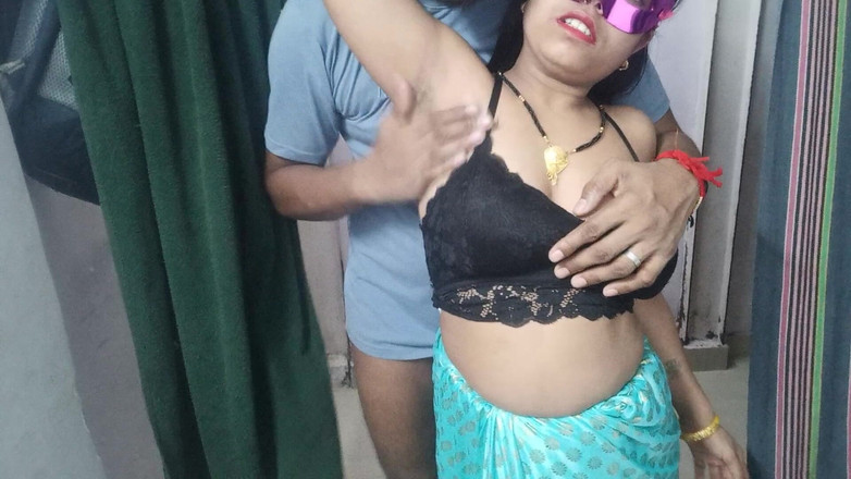 Hindi-Sex: MILF India bertetek besar bhabhi menggoda suami