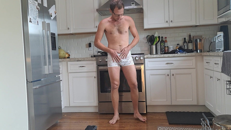 Russie Goodboy: Underwear Show off Uncut Bubble Butt Boy