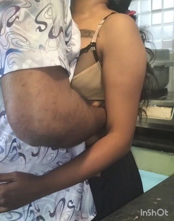 Funny couple porn studio: Tamilska dziewczyna jeździć w kuchni