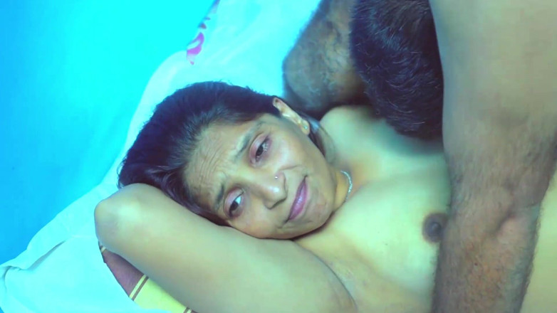 BIREA: Seksi evli kadın koca ve devar büyük memeli ve sıkı...
