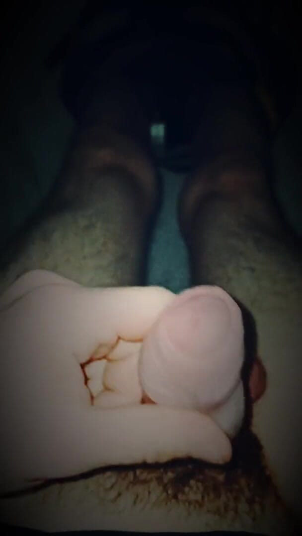 Glassofsperm: Юный паренек играет со своим пенисом и яйцами до спермы