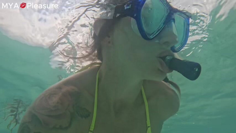 MYA Pleasure: Mya Pleasure Aruba'da şnorkelle