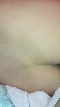 Abang tiri meniduri saya dengan kuat dengan zakarnya yang besar dari belakang dan mengisi vulva saya yang ketat dengan banyak air mani. Rintihan dan orgasme