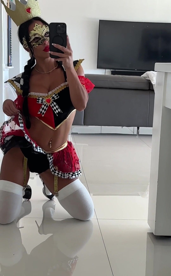 Miss Lexa: 心之女王，我穿着这件衣服被干了，你在万圣节前就会有它 1