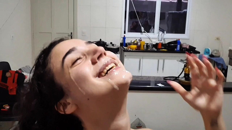 Fabriciolima: メイドの顔に精液をぶちまけた!