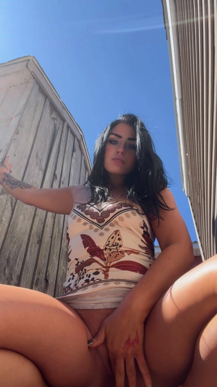 Valaya Noire: Horny Slut Sneaks Fingers in Herself Outside