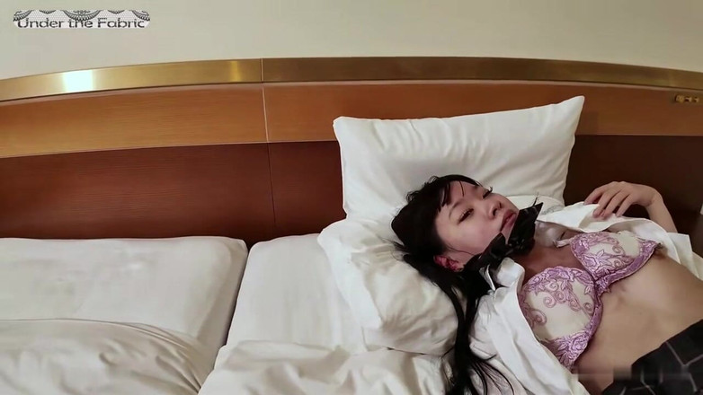 A case of fling: Tight Cosplay Heat : une beauté de 22 ans toute menue se...