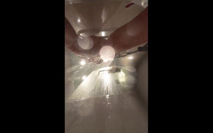 Emma Alex: Webcam di bawah saudara tiri mandi. Memek be basah setelah...