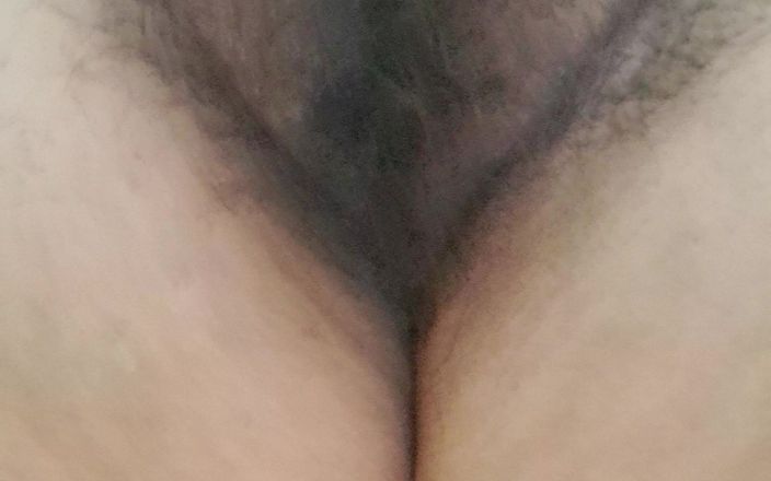 Mommy big hairy pussy: Madura milf tem uma buceta peluda e gorda