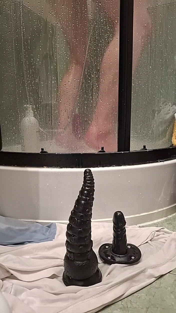 Milifalcon: Umyji Si Dildo I Sebe Opravdu Důkladně