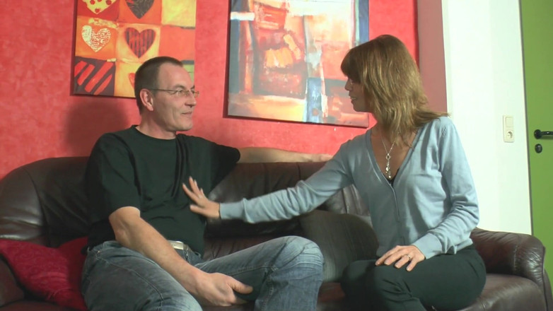 RetroLust: Napalona milf zostaje ostro wyruchana i uwielbia każdą sekundę