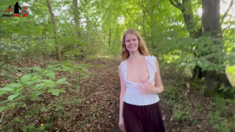 Bikergirl_97: Passeggiata nella foresta con sperma facciale e rischiosa
