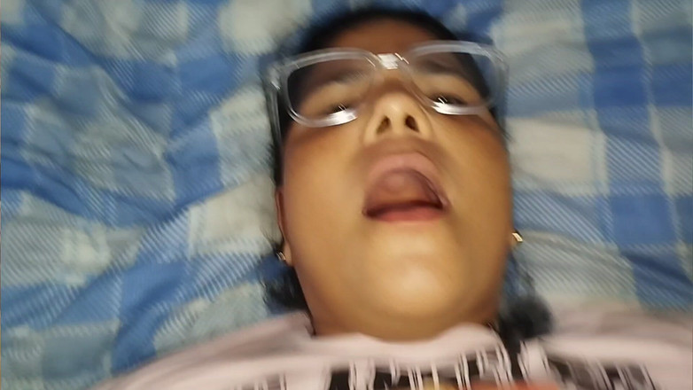 Adribella69: Mijn walgelijke buurvrouw komt klaar op mijn tieten nadat ze...