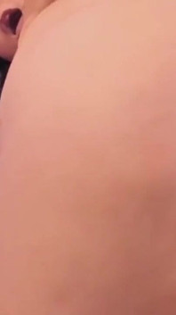Une Grosse Latina Se Masturbe Dans Sa Chambre.