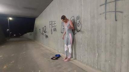 sweetfeet29: Omkleden 's nachts