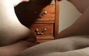 Thumper-n-Daisy: Мастурбация зрелой толстушки, приватная спальня, чувственное мягкое порно в любительском видео