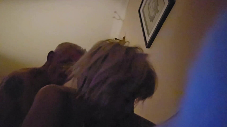 SilverFux: La casalinga traditrice si vendica, si filma mentre viene scopata...