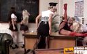 Big Tits for You: Två tonåringar leker med sin lärares fitta och en av...