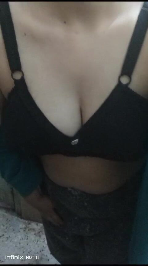 Its very Hot xxx: Video Pertama Radha - Lihat Buah dada saya