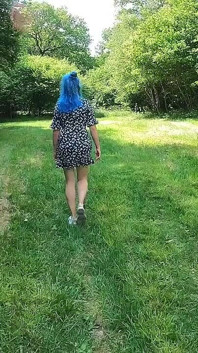 Provocando minha escrava dominatrix na floresta