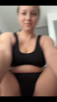 There’s Nothing More Attractive That a MILF Who Is Curvy and Confident with Herself