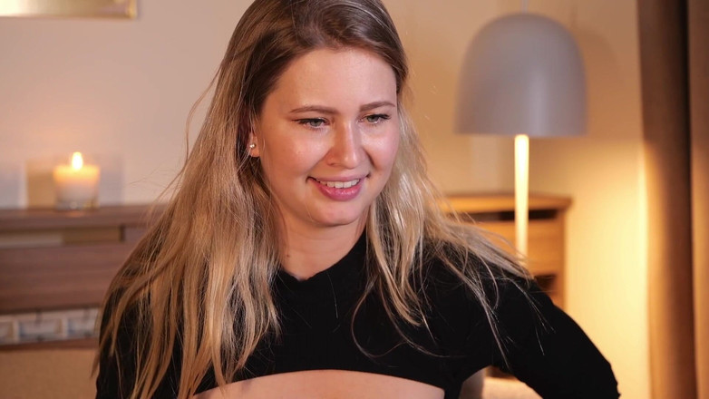 Stella Cardo: Krásná blondýnka hlazení