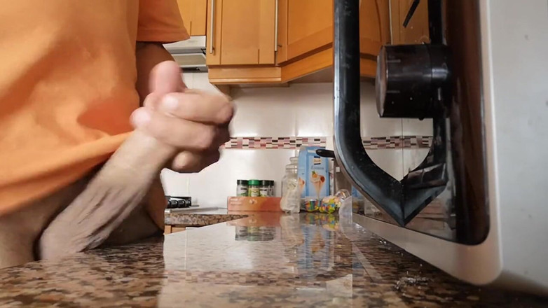 Rafael Torreano: Mutfak tezgahında boşalmamı izle