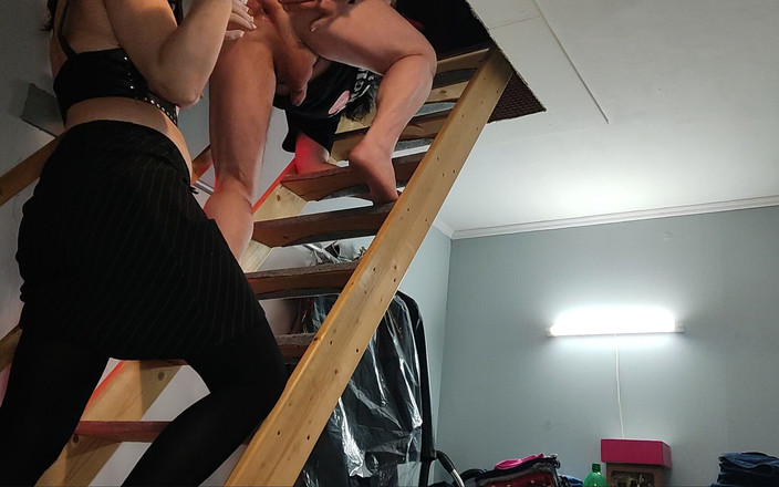 Toilet Mommy: Piggy siapa yang cocok untuk ayah tiriku? Jilat pantat terbaik