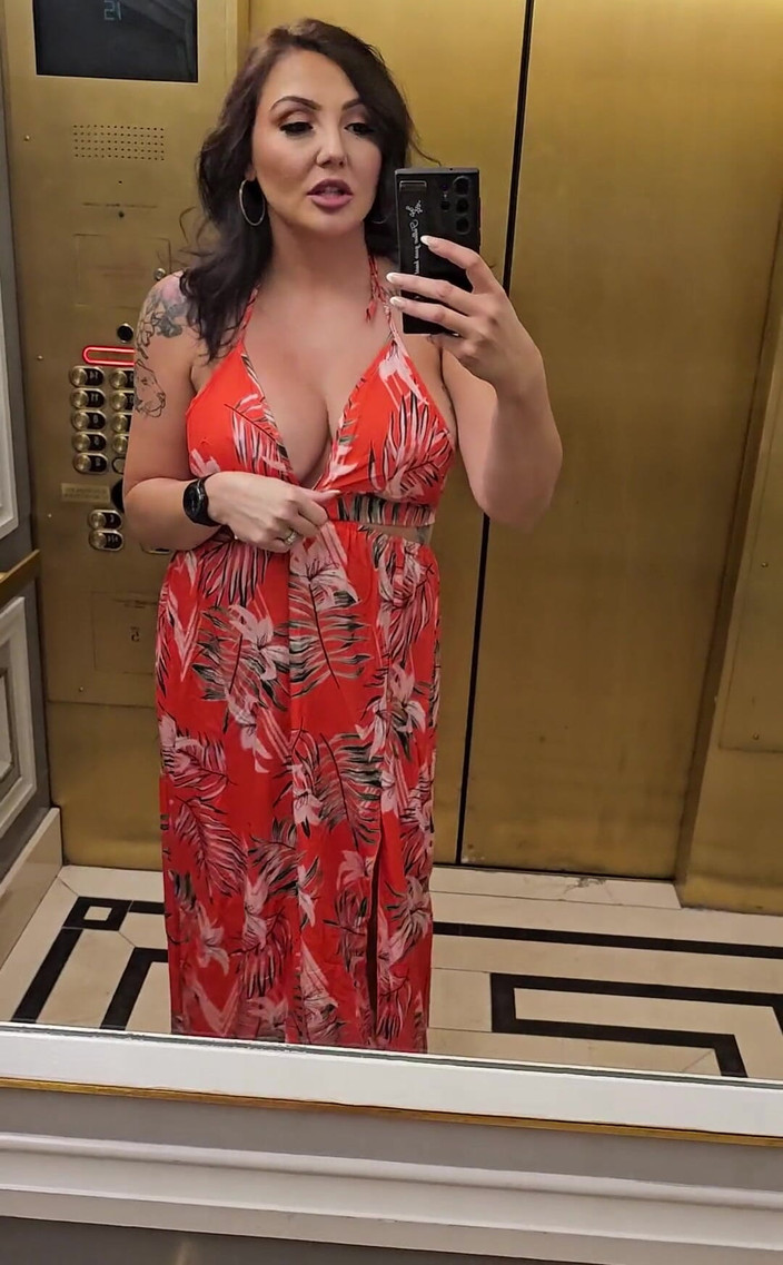 CoyWilder: Montada rápida en el ascensor se muestra