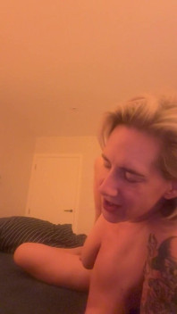 Horny After Dirty Chat with a Complete Stranger, I Made Myself Cum for Him