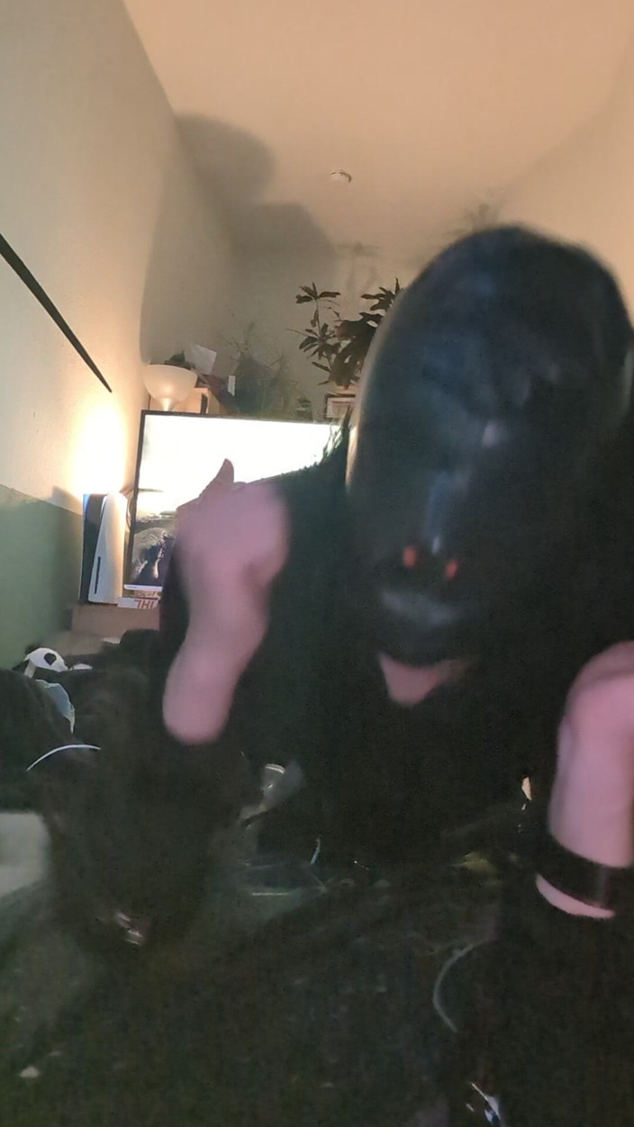 AJ_the_catgirl: Petsuit con il cappuccio weile vibrato selfbondage