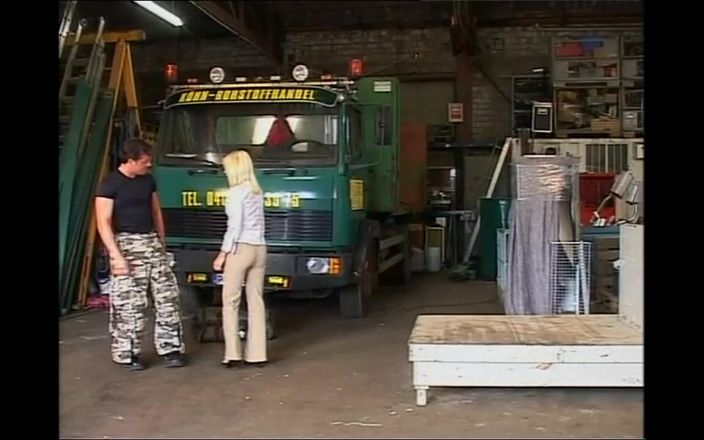 XTime Vod: Duro lavoro per giovani troie scopata e sborrata sul viso (film...
