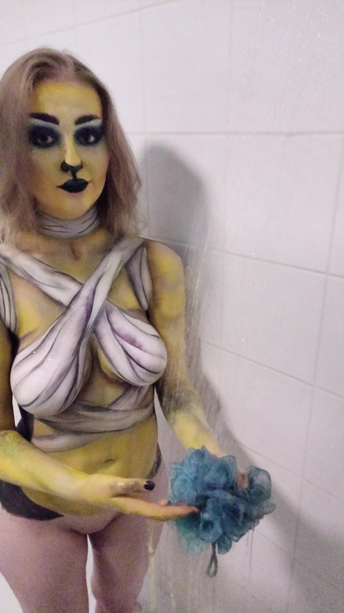 Em Yang: 安卡身体油漆淋浴去除