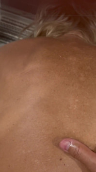 자지를 갈망하는 GILF Dianne의 쪼이는 엉덩이