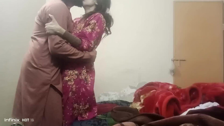 SHAKRATASNEEM: Dasi Pakistanlı üvey kız kardeş üvey erkek kardeşiyle sikişiyor