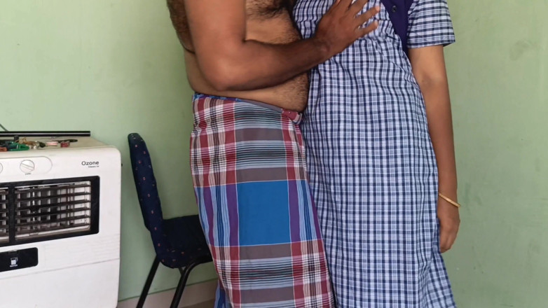 Palani69: skool ke lanch ghanton ke dauraan chhaatra ne tichar ke...