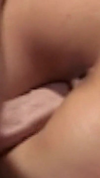 Pantat bahenol tante seksi ini di-gangbang habis-habisan sampai dicrot di dalam