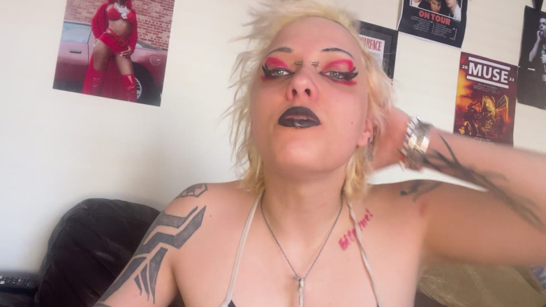 Glitterqueen1999: Custom) Scraping My Tongue for the Boy That Likes Me